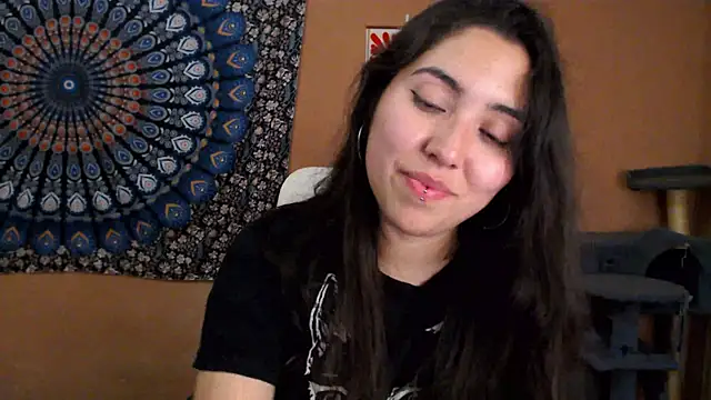 Snapshot of IntimateTales chatting on 11-14-25, 12:20 IntimateTales online show from 11-14-25, 12:20