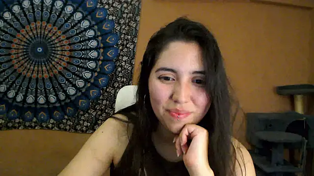 Snapshot of IntimateTales chatting on 11-16-25, 08:47 IntimateTales online show from 11-16-25, 08:47