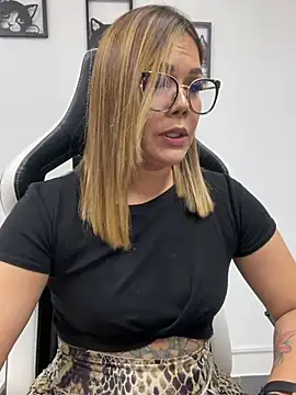 Snapshot of KellyBrooklyn_ chatting on 02-18-25, 04:37 KellyBrooklyn online show from 02-18-25, 04:37