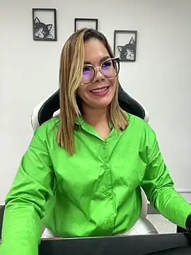 Snapshot of KellyBrooklyn_ chatting on 02-21-25, 02:06 KellyBrooklyn online show from 02-21-25, 02:06