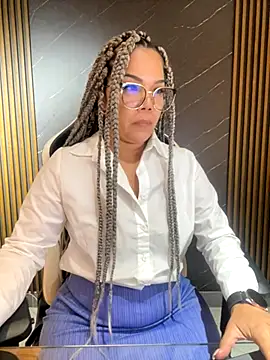 Snapshot of KellyBrooklyn_ chatting on 10-15-25, 01:11 KellyBrooklyn online show from 10-15-25, 01:11