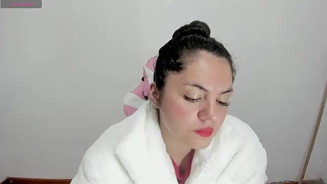 Snapshot of Anal_Milky_Momma chatting on 01-16-25, 10:44 Anal Milky Momma online show from 01-16-25, 10:44