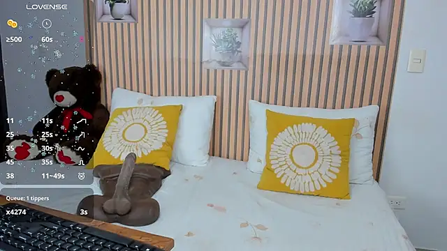 Snapshot of emma_andrew1 chatting on 12-09-24, 08:01 emma andrew1 online show from 12-09-24, 08:01