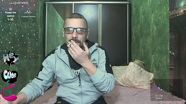 Snapshot of DanielOhCool chatting on 12-14-24, 06:20 DanielOhCool online show from 12-14-24, 06:20