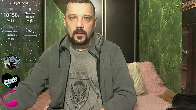 Snapshot of DanielOhCool chatting on 12-23-24, 08:22 DanielOhCool online show from 12-23-24, 08:22