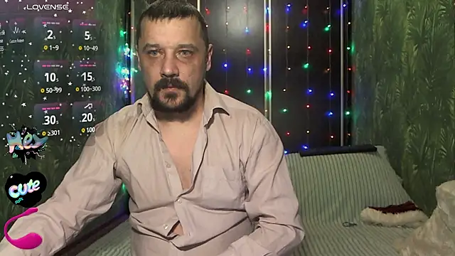 Snapshot of DanielOhCool chatting on 12-28-24, 08:25 DanielOhCool online show from 12-28-24, 08:25