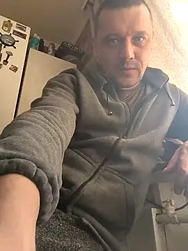 Snapshot of DanielOhCool chatting on 02-22-25, 08:18 DanielOhCool online show from 02-22-25, 08:18