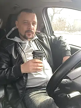 Snapshot of DanielOhCool chatting on 03-19-25, 10:11 DanielOhCool online show from 03-19-25, 10:11