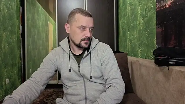 Snapshot of DanielOhCool chatting on 10-02-25, 06:42 DanielOhCool online show from 10-02-25, 06:42