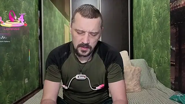 Snapshot of DanielOhCool chatting on 10-11-25, 07:07 DanielOhCool online show from 10-11-25, 07:07