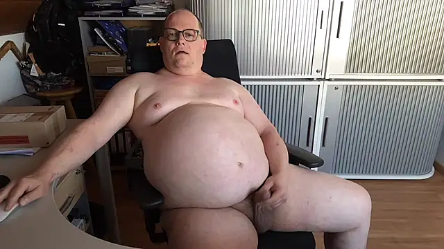 Snapshot of Mark50bw chatting on 10-29-25, 08:49 Mark50bw online show from 10-29-25, 08:49