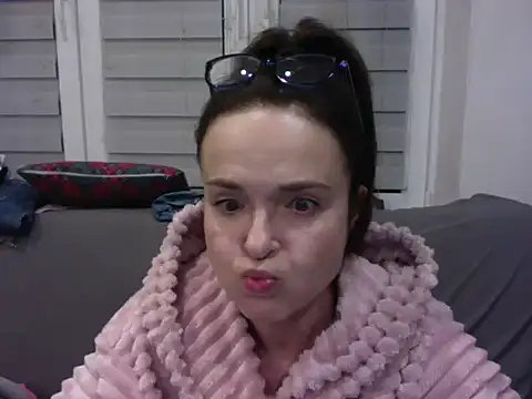 Snapshot of Vfhuj chatting on 02-28-25, 11:01 Vfhuj online show from 02-28-25, 11:01