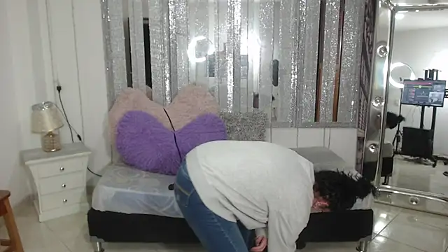 mijal queen online show from 02-15-25, 12:01