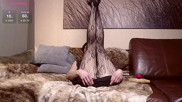 Snapshot of ElizabethLong chatting on 02-02-26, 07:01 ElizabethLong online show from 02-02-26, 07:01