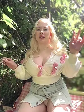 LaraHollywood online show from 09-18-25, 06:26