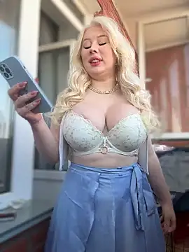 LaraHollywood online show from 10-01-25, 03:34