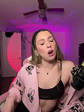 Snapshot of queenxlexy chatting on 02-14-25, 07:33 queenxlexy online show from 02-14-25, 07:33