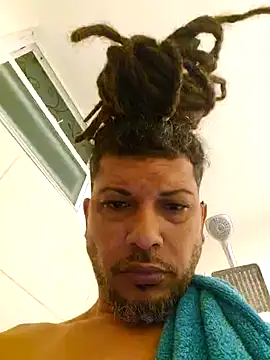 Snapshot of tropikboy chatting on 02-14-25, 10:07 tropikboy online show from 02-14-25, 10:07