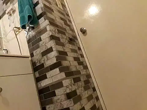 Snapshot of tropikboy chatting on 02-27-25, 10:04 tropikboy online show from 02-27-25, 10:04