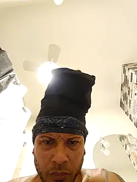 Snapshot of tropikboy chatting on 02-28-25, 09:58 tropikboy online show from 02-28-25, 09:58