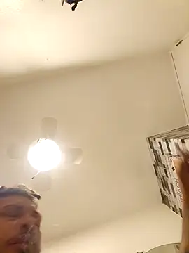 Snapshot of tropikboy chatting on 03-13-25, 09:54 tropikboy online show from 03-13-25, 09:54