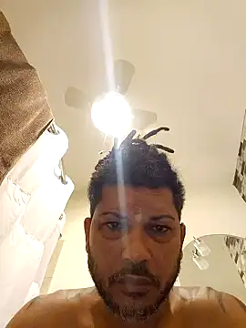 Snapshot of tropikboy chatting on 03-17-25, 09:55 tropikboy online show from 03-17-25, 09:55