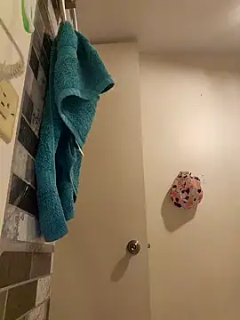 Snapshot of tropikboy chatting on 03-21-25, 09:45 tropikboy online show from 03-21-25, 09:45