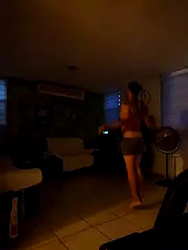 Snapshot of tropikboy chatting on 10-02-25, 10:00 tropikboy online show from 10-02-25, 10:00