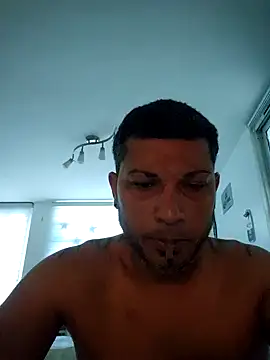 Snapshot of tropikboy chatting on 10-03-25, 10:23 tropikboy online show from 10-03-25, 10:23