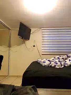 Snapshot of tropikboy chatting on 10-07-25, 10:12 tropikboy online show from 10-07-25, 10:12