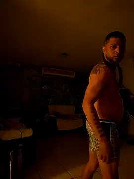 Snapshot of tropikboy chatting on 10-08-25, 09:51 tropikboy online show from 10-08-25, 09:51