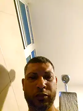 Snapshot of tropikboy chatting on 10-10-25, 10:14 tropikboy online show from 10-10-25, 10:14