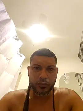 Snapshot of tropikboy chatting on 10-27-25, 09:35 tropikboy online show from 10-27-25, 09:35