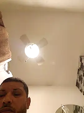 Snapshot of tropikboy chatting on 11-04-25, 09:52 tropikboy online show from 11-04-25, 09:52