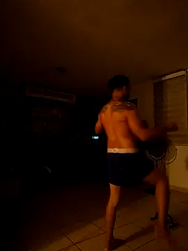 Snapshot of tropikboy chatting on 11-05-25, 09:53 tropikboy online show from 11-05-25, 09:53