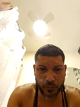 Snapshot of tropikboy chatting on 11-10-25, 10:03 tropikboy online show from 11-10-25, 10:03