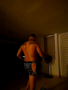 Snapshot of tropikboy chatting on 11-24-25, 09:42 tropikboy online show from 11-24-25, 09:42