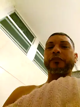 Snapshot of tropikboy chatting on 11-27-25, 05:20 tropikboy online show from 11-27-25, 05:20