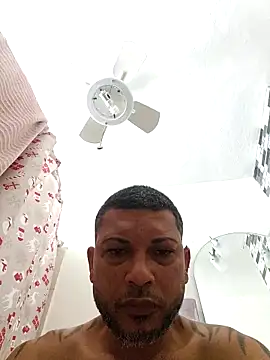 Snapshot of tropikboy chatting on 11-28-25, 12:41 tropikboy online show from 11-28-25, 12:41