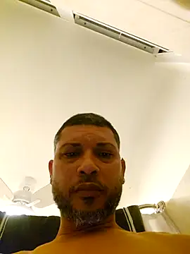 Snapshot of tropikboy chatting on 12-04-25, 10:02 tropikboy online show from 12-04-25, 10:02