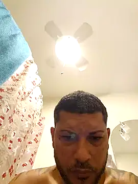 Snapshot of tropikboy chatting on 12-17-25, 09:48 tropikboy online show from 12-17-25, 09:48