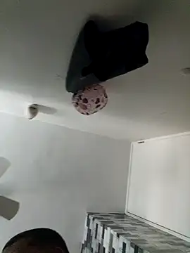 Snapshot of tropikboy chatting on 12-21-25, 11:50 tropikboy online show from 12-21-25, 11:50