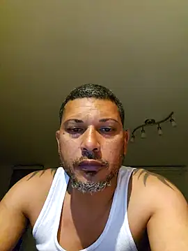 Snapshot of tropikboy chatting on 01-13-26, 02:17 tropikboy online show from 01-13-26, 02:17