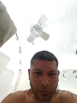 Snapshot of tropikboy chatting on 01-17-26, 01:05 tropikboy online show from 01-17-26, 01:05