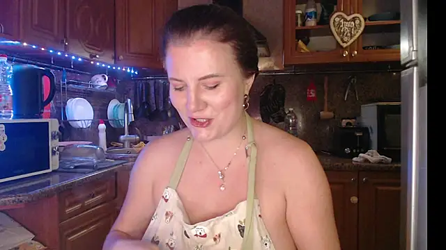 Snapshot of LizaCakes chatting on 12-17-24, 02:44 LizaCakes online show from 12-17-24, 02:44