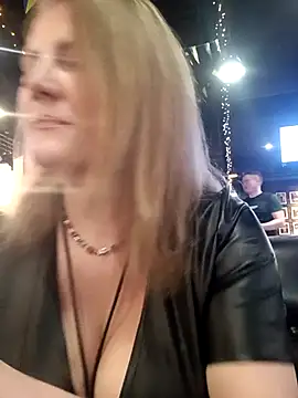 Snapshot of LizaCakes chatting on 03-06-25, 03:35 LizaCakes online show from 03-06-25, 03:35