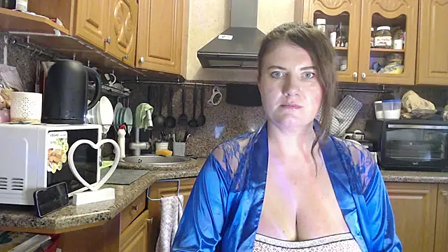 Snapshot of LizaCakes chatting on 09-24-25, 02:20 LizaCakes online show from 09-24-25, 02:20