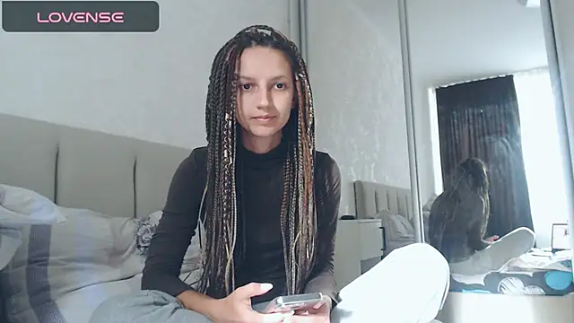 Snapshot of Alisa-w chatting on 09-18-25, 01:13 Alisa-w online show from 09-18-25, 01:13