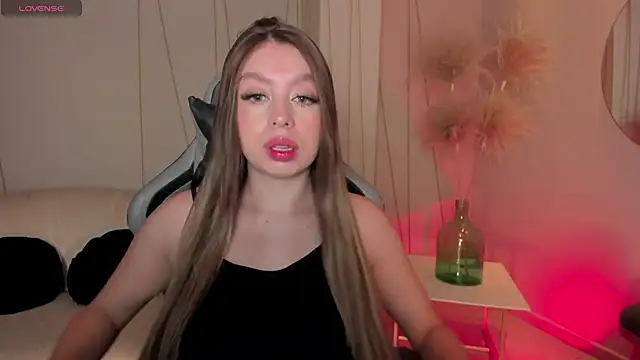 Snapshot of EllaClark chatting on 12-29-24, 11:29 EllaClark online show from 12-29-24, 11:29