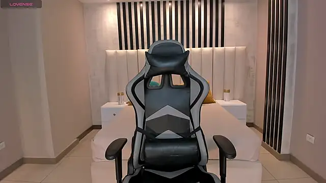 Snapshot of EllaClark chatting on 01-06-25, 06:20 EllaClark online show from 01-06-25, 06:20